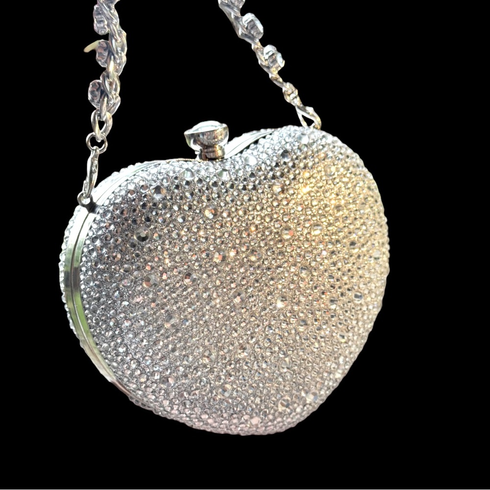 🩶Sparkling, Silver Heart-Shaped, 3-D Rhinestone, Clutch Bag w/ Gold Chain(s)